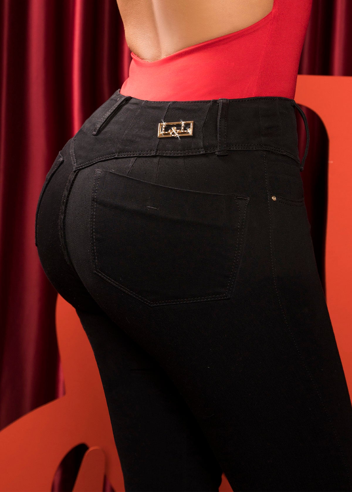 Jean semicampana negro